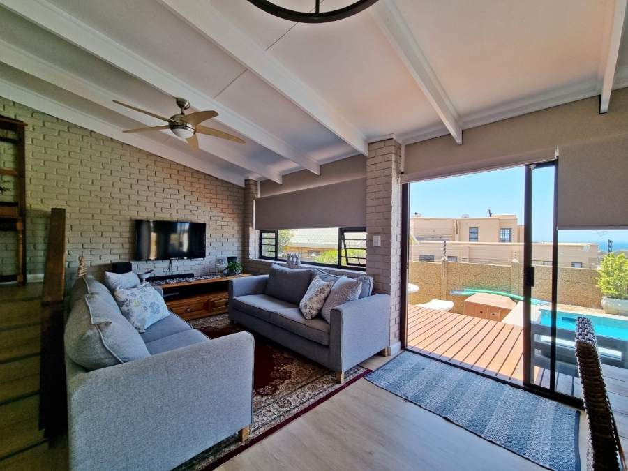 4 Bedroom Property for Sale in Wavecrest Eastern Cape
